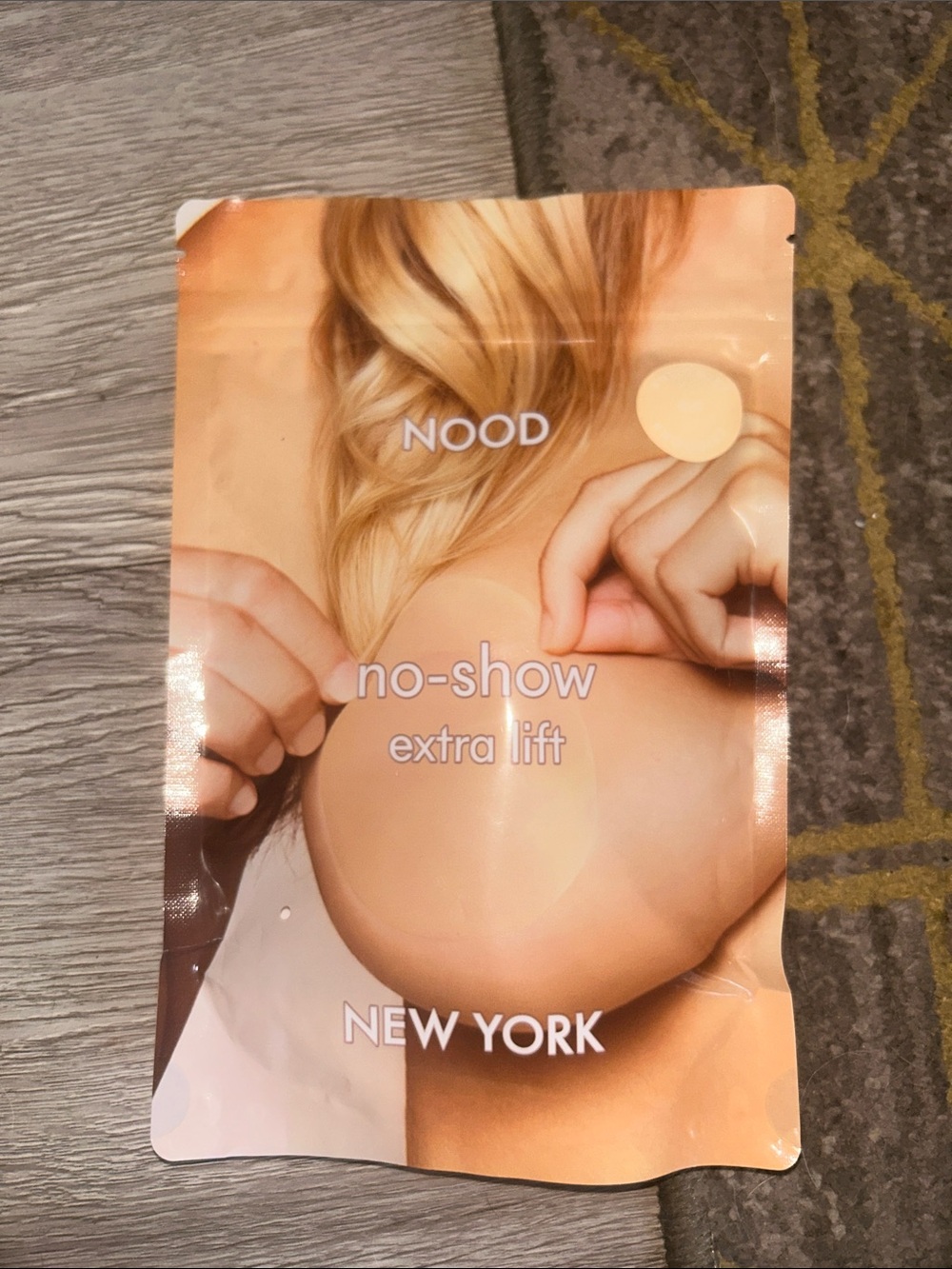 NOOD No-Show Extra Lift adhesive bra NWT - Picture 4 of 5